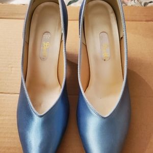 Womens shoes- size 9